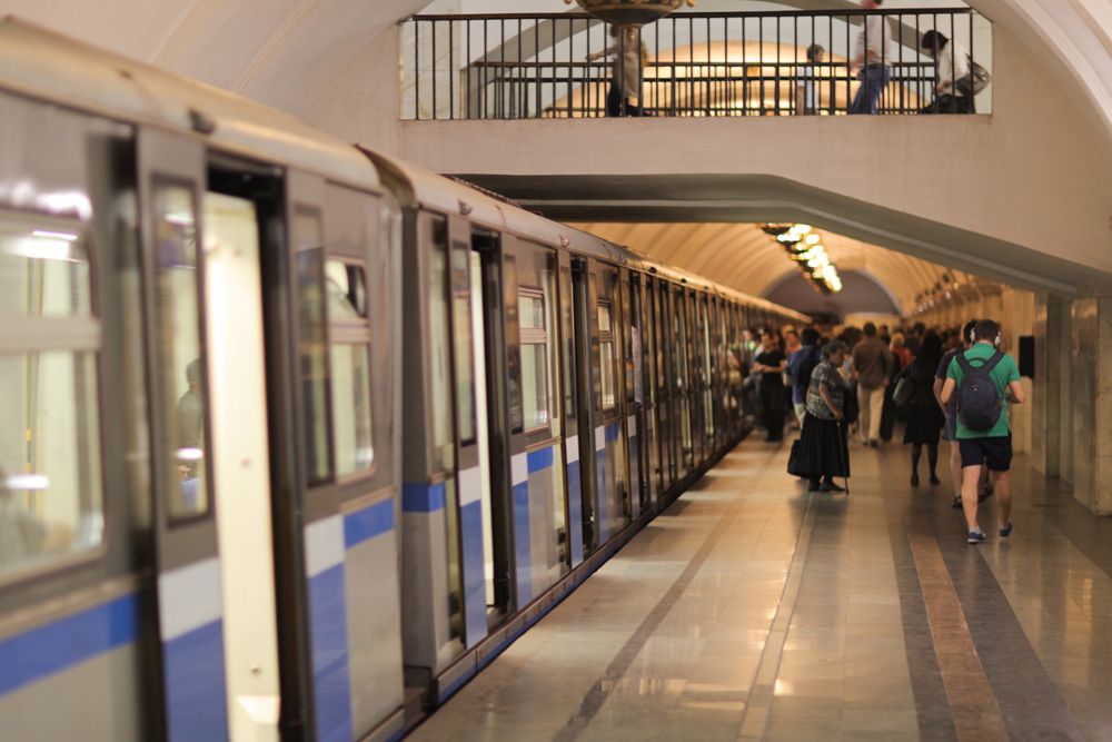 Метро 20 лет. Работа на синей ветке метро вакансии в Москве.