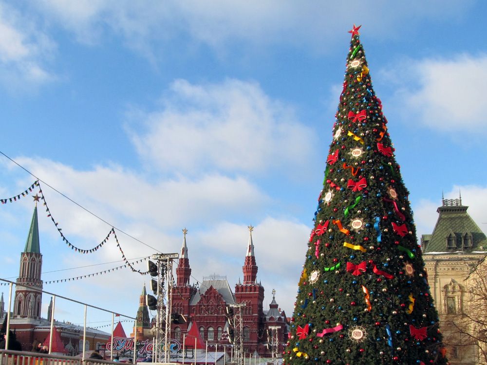 Новогодняя елка площадь. Кремлёвская ёлка на красной площади. Елна на красной площади. Новогодняя ель на красной площади. Новый год елка Москва Кремль.