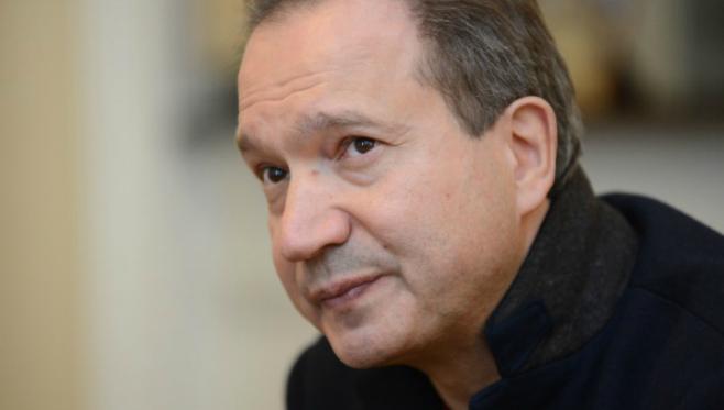 Современник художественный руководитель сейчас. Виктор Рыжаков Режиссер. Рыжаков, Виктор Анатольевич. Рыжаков Виктор Современник. Худрук Виктор Рыжаков.