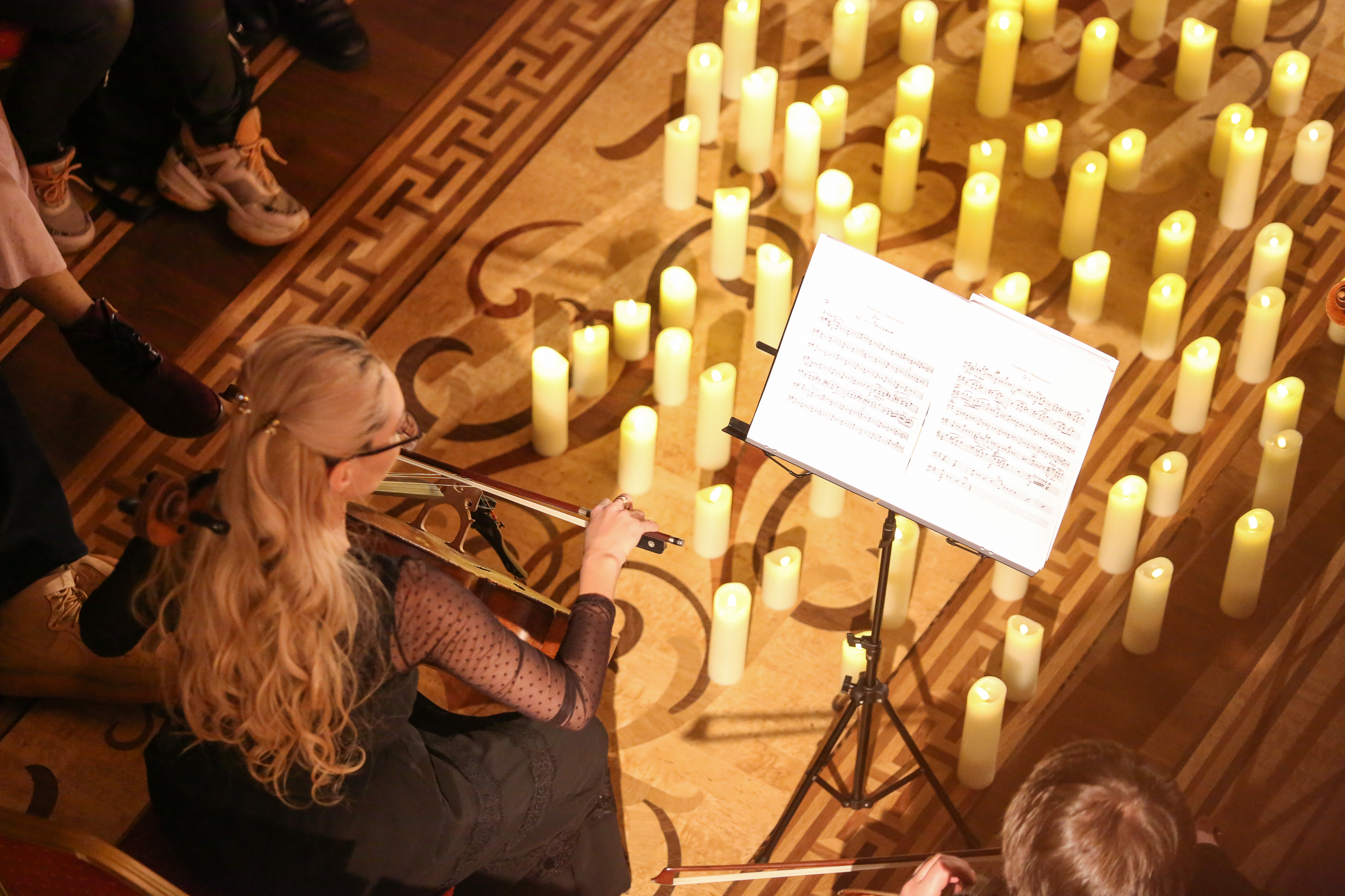 Hightime orchestra концерт. Концерт при свечах. Царицыно концерт при свечах. Концерт в оранжерее ВДНХ при свечах. Концерт при свечах Питер.